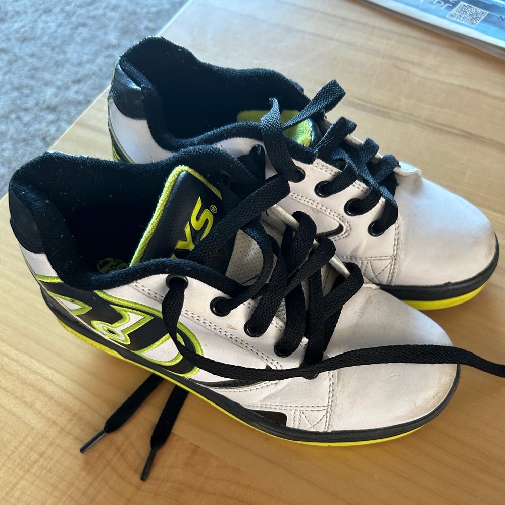 Size 3 Heelys in great condition
